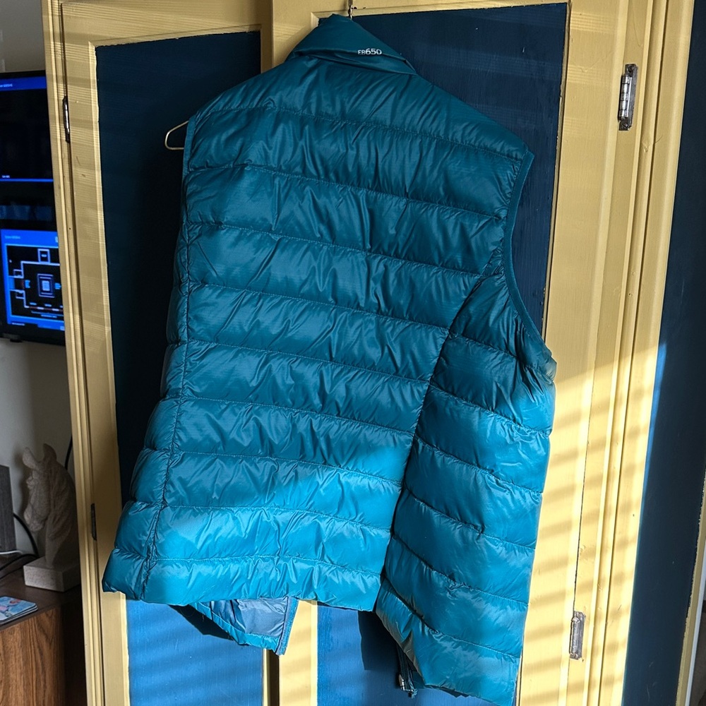 Eddie Bauer CirrusLite Down Vest in Teal - Picture 4 of 4